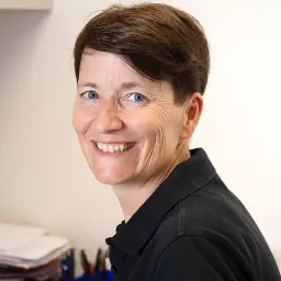 Headshot Andrea Gmür