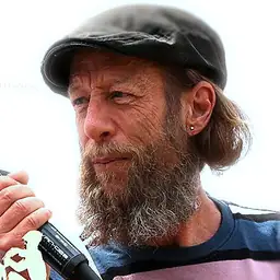 Headshot Stefan Scherrer